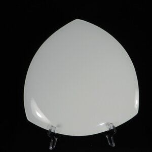 Maxwell & Williams White Basics spade shape dinner plate